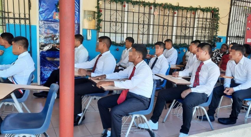  Jóvenes del centro Aurelio Granados Hijo en Chiriquí se gradúan