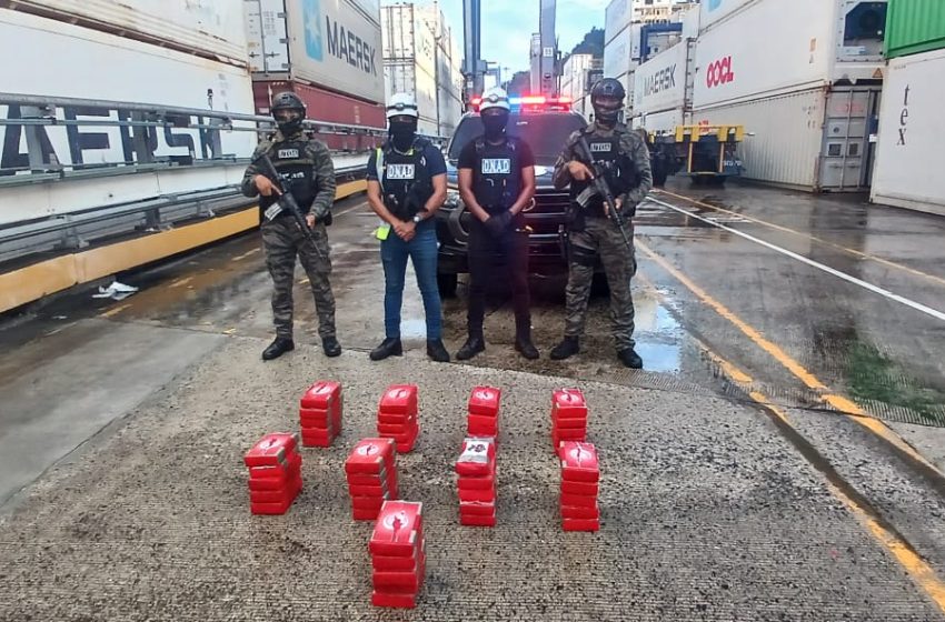  Policía incauta 45 paquetes con presunta droga en terminal portuaria en Panamá