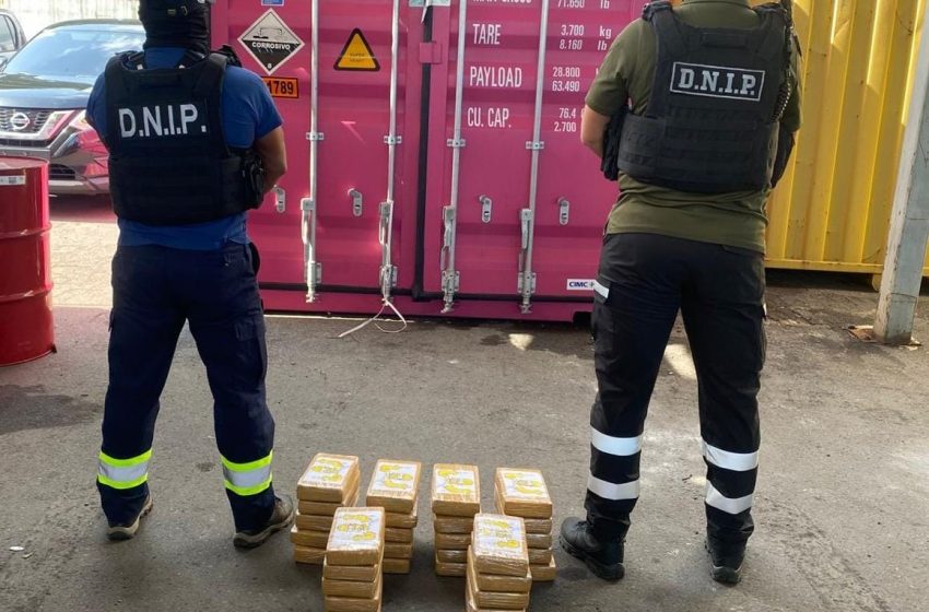  Incautan más de 30 paquetes con droga en un puerto del Pacífico