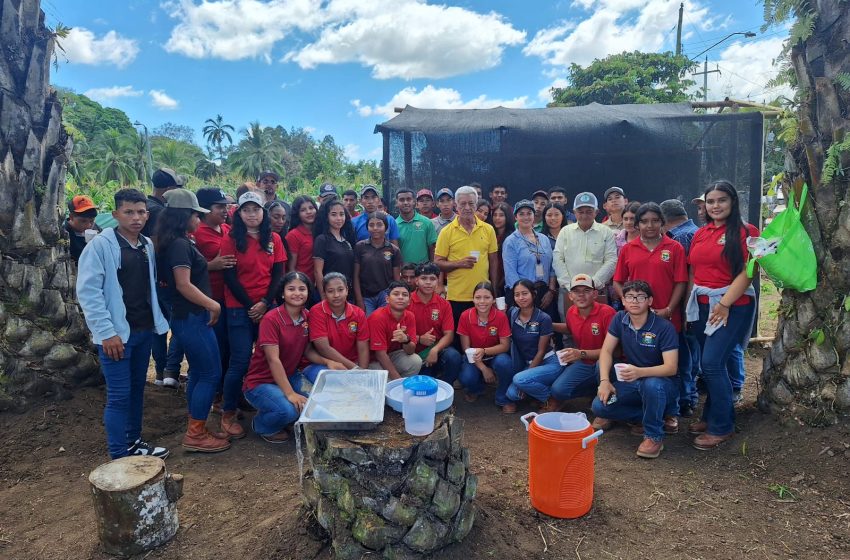  Estudiantes veragüenses visitan la Feria de la Candelaria