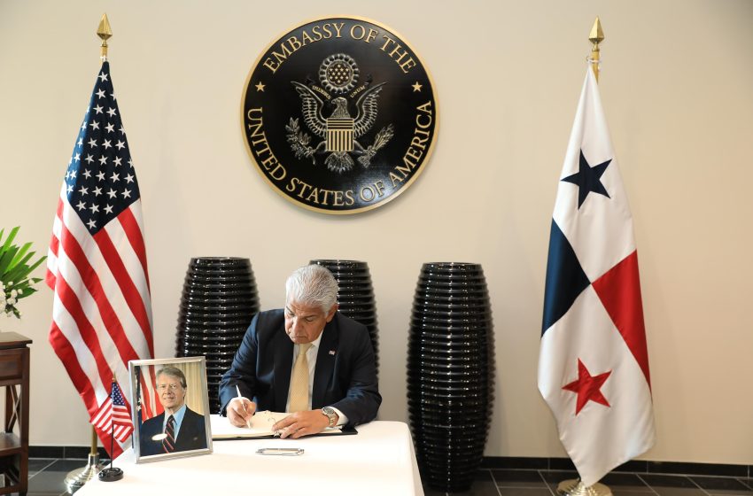  Presidente Mulino firma libro de condolencias por fallecimiento del expresidente Carter