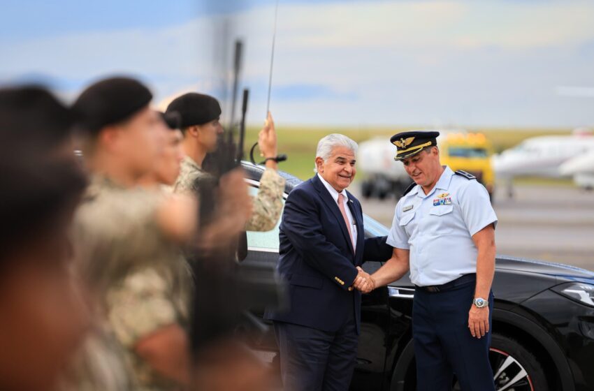  Presidente Mulino llega a Uruguay para participar en la toma de posesión del nuevo presidente Yamandú Orsi