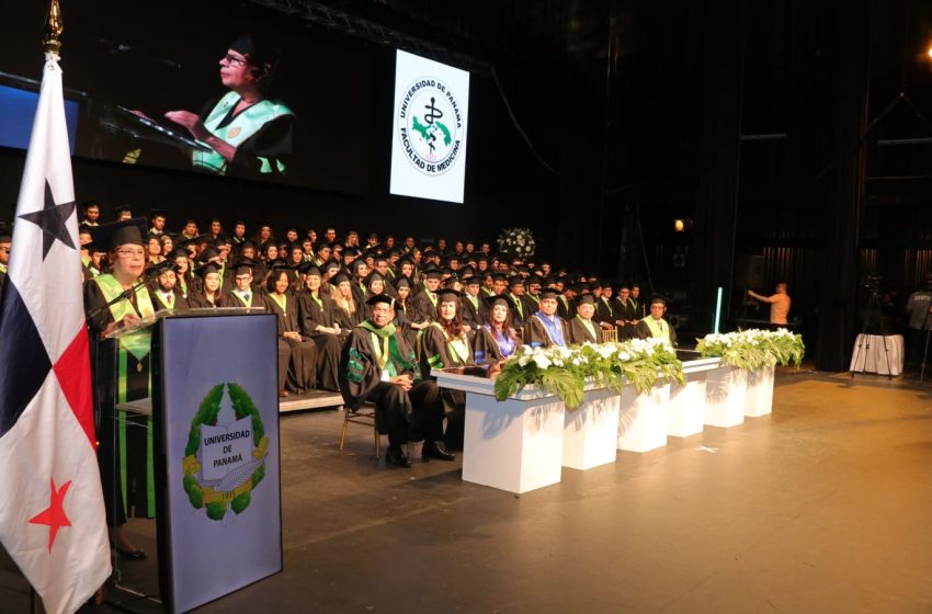  134 nuevos doctores se gradúan de la Universidad de Panamá