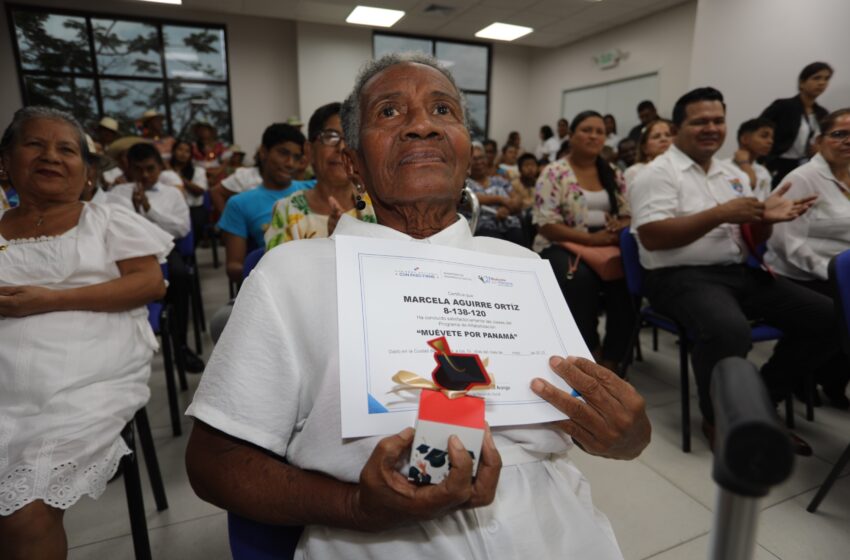 MIDES certifica a 26 nuevos alfabetizados en Panamá Oeste y fortalece su lucha contra el analfabetismo