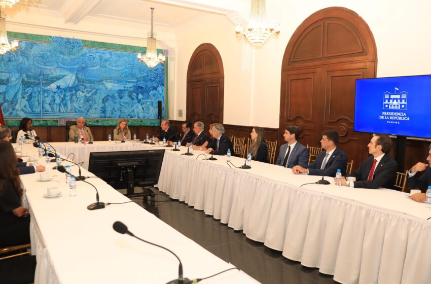 Sectores de la Cámara de Comercio y presidente Mulino dialogan sobre temas de actualidad