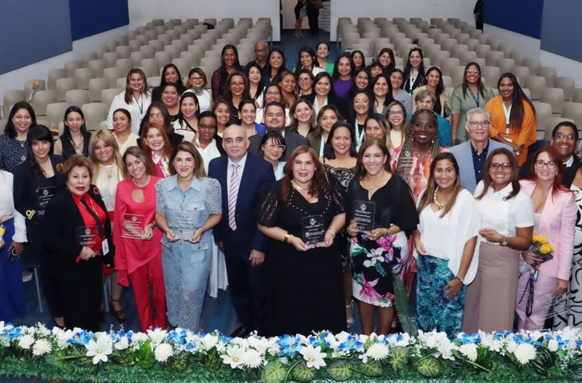Reconocen a 75 mujeres en el sector marítimo