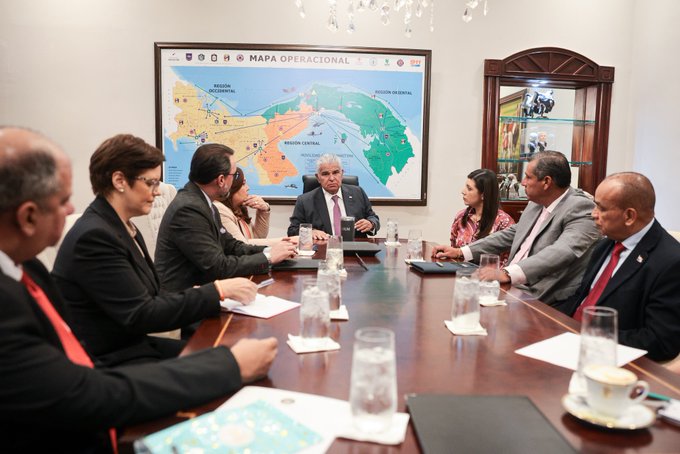 Presidente Mulino y jefes de bancadas de la AN acuerdan apoyar nueva ley especial para el sector bananero