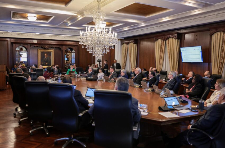 Comerciantes y productores bocatoreños preocupados, empresas anuncian millones en pérdidas por cierres