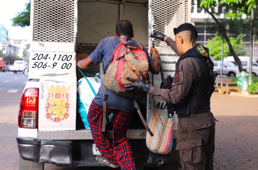 Concejo Municipal de Panamá aumenta las sanciones para los llamados “bien cuidado”, serán conducidos si cobran por ese servicio