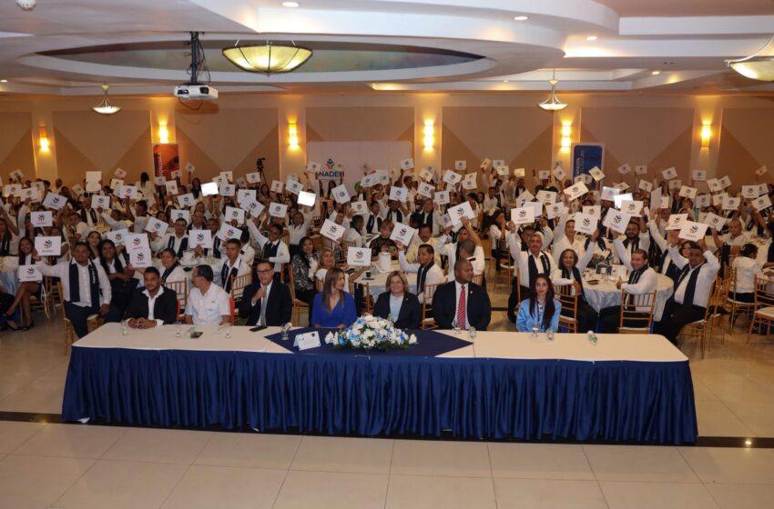 Inadeh entrega 487 certificados en Azuero