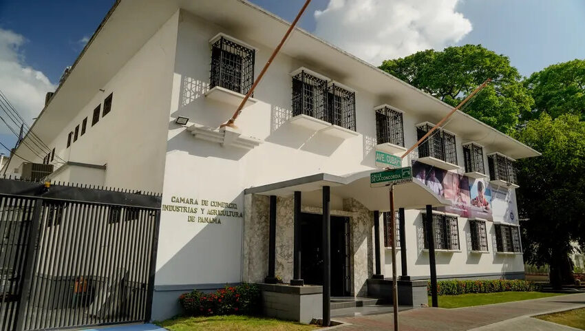  Cámara de Comercio anuncia Concurso de Afiche y Video Patria Mía 2025