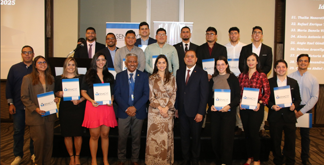 Estudiantes panameños reciben 79 becas para estudios de maestrías y doctorados