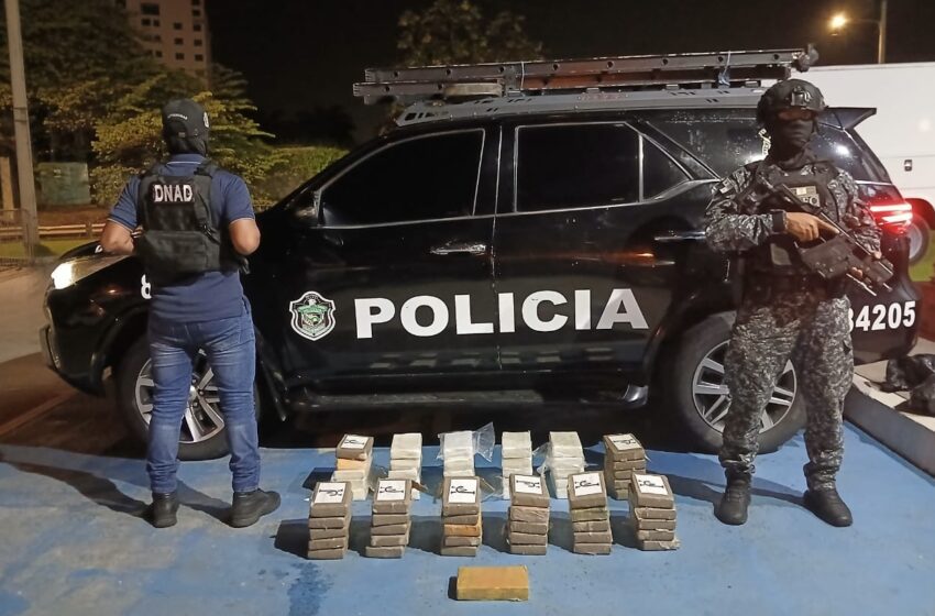 En Villa Zaita dan con el hallazgo de 61 paquetes con presunta sustancia ilícita y municiones