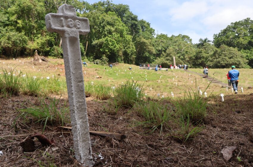  Turista de isla Guadalupe conocen avance de remodelación del Cementerio Francés