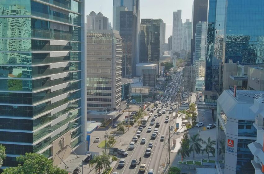 Panamá mantiene liderazgo económico en la región pese a desafíos globales, según CEPAL