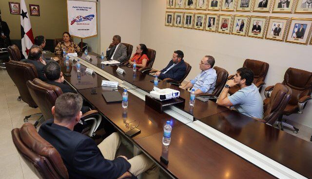  Sector empresarial de Colón y Aduanas coordinan medidas para fortalecer el sistema especial puerto libre