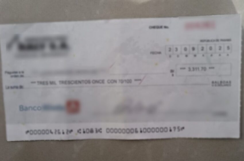 Aprehenden a una persona que intentó cambiar un cheque falso en un banco