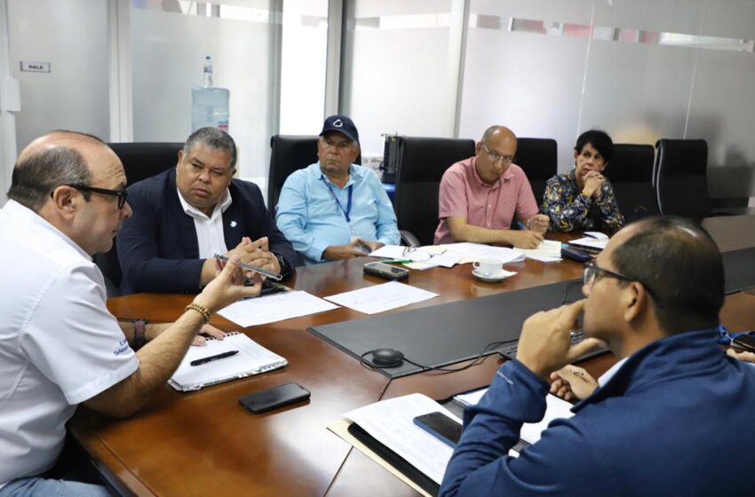 Defensor y director del IDAAN coordinan acciones ante quejas de suministro de agua potable