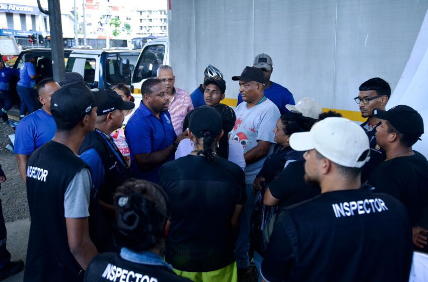  Alcaldía de Panamá dialoga con buhoneros de la 5 de Mayo