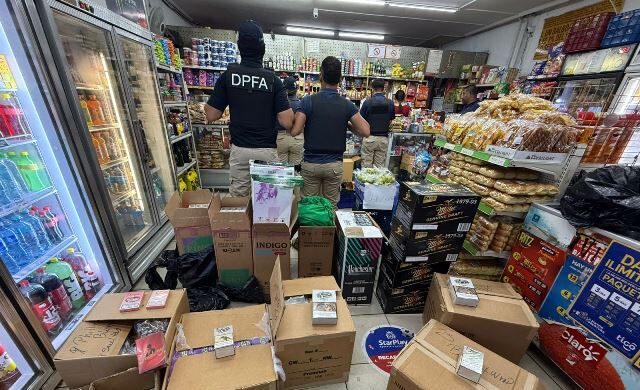 Aduanas realiza operativo relámpago en 5 locales de Panamá Este