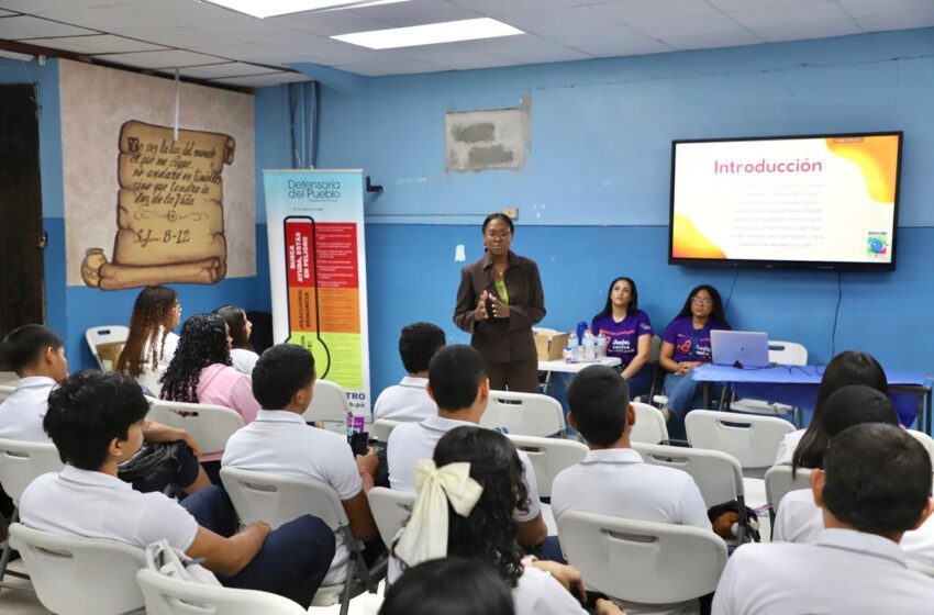  Más de 300 estudiantes participan en jornadas de la Defensoría sobre noviazgo saludable y derechos de la mujer
