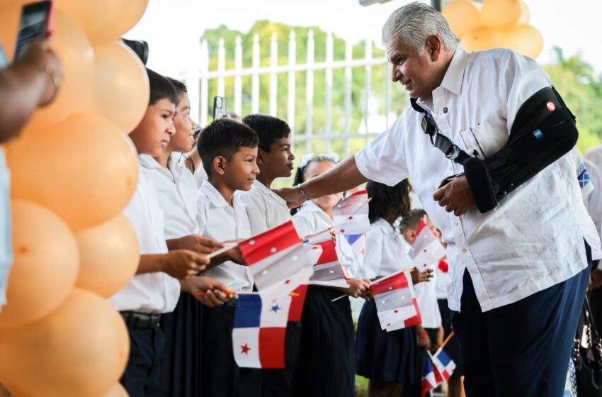  Tras años de espera, Aguadulce recibe nueva escuela básica de manos del presidente Mulino