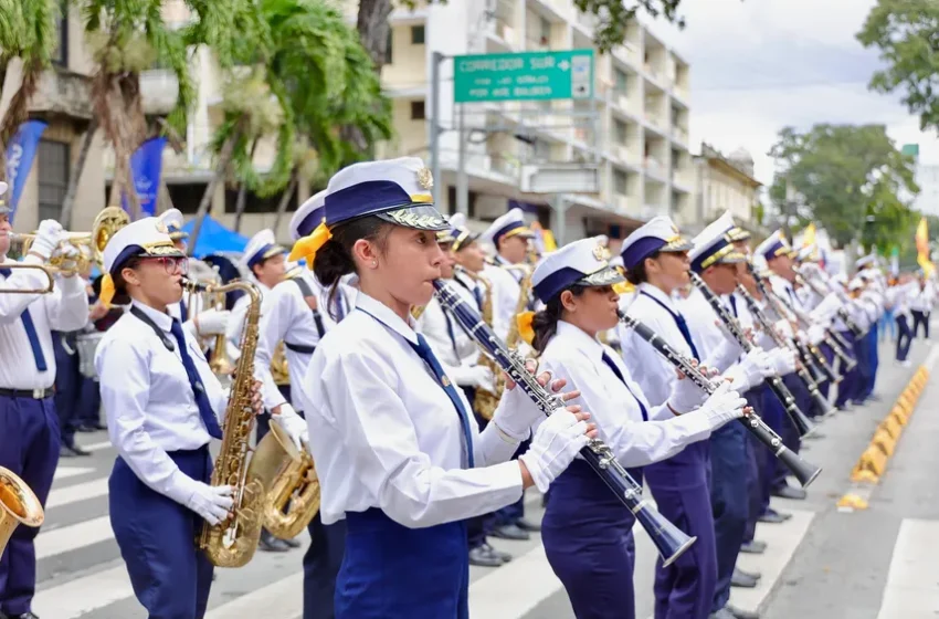 Comisión Nacional de Desfiles Patrios establece rutas para honrar a la patria