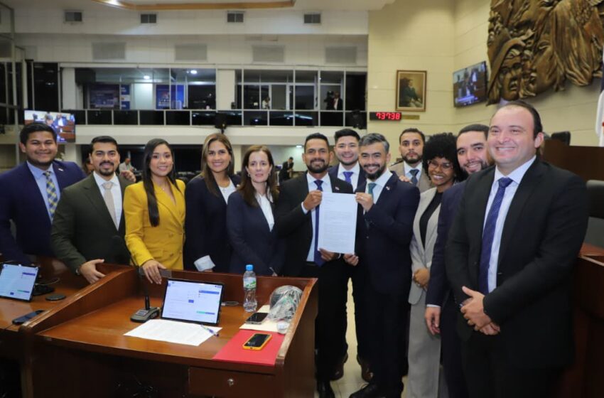 Bancada Vamos presenta anteproyecto de ley para proteger a denunciantes de actos de corrupción