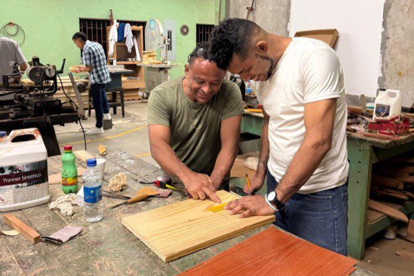 Privados de libertad reciben capacitación en electricidad, ebanistería, refrigeración y barbería