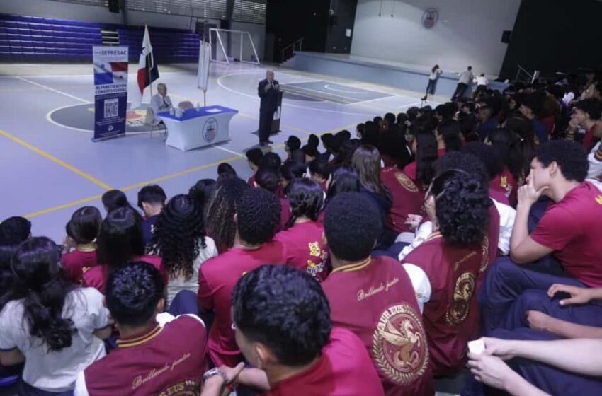  Charla sobre Alfabetización Constitucional impacta a más de 200 estudiantes del Colegio Bilingüe de Panamá