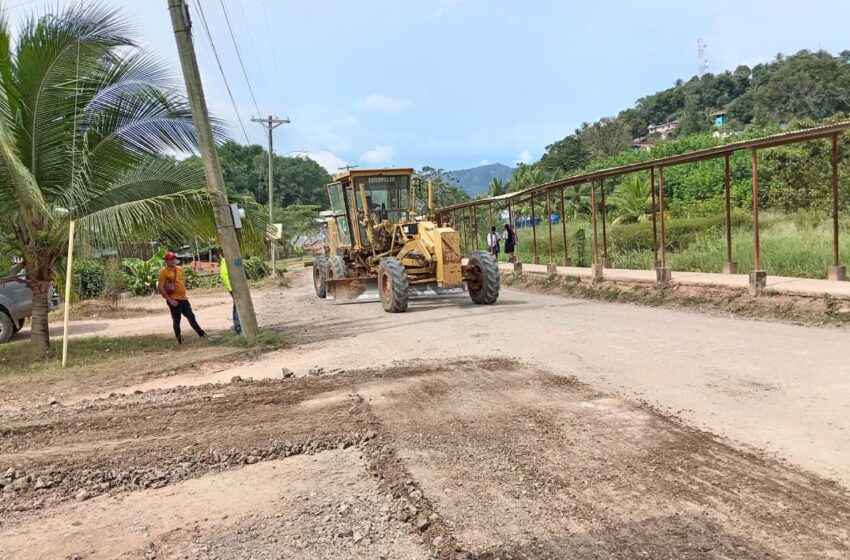 Refuerzan la red vial de Darién con labores de mantenimiento y limpieza mecánica