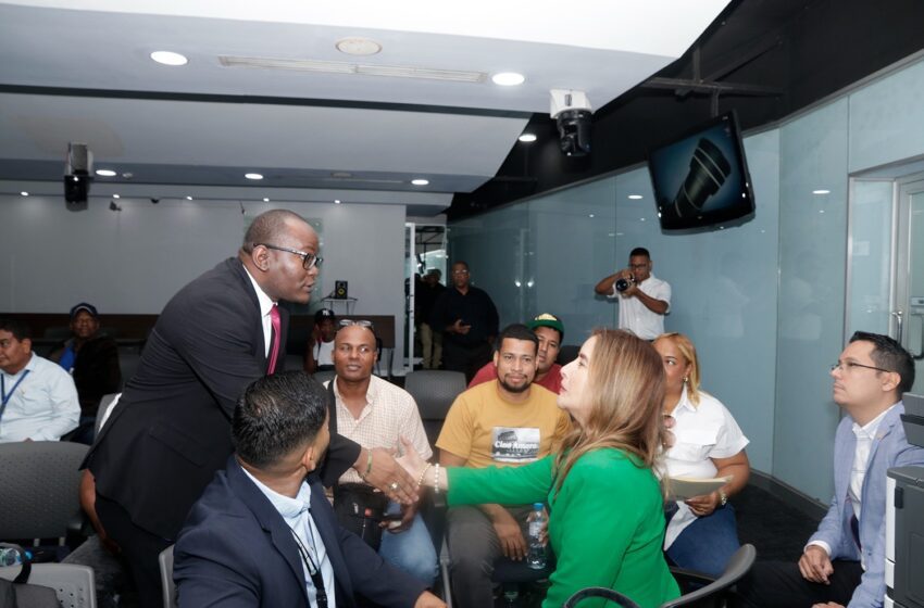 Diputados instalan mesa de diálogo para analizar tema de buhoneros en Panamá