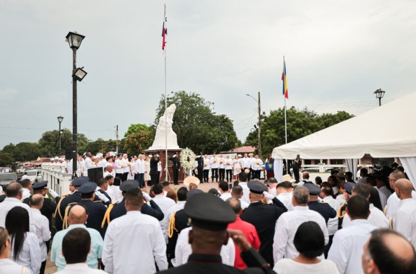  Presidente Mulino celebra con los santeños los 204 años del Primer Grito de Independencia