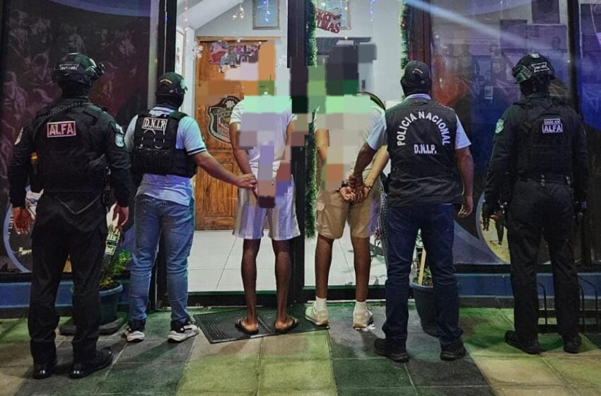  Unidades policiales aprehenden a dos personas con 13 paquetes de presunta droga en Colón