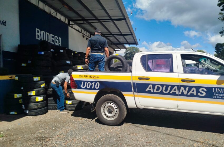  Aduanas retiene llantas y lubricantes irregulares durante operativo “Navidad Sin Contrabando”