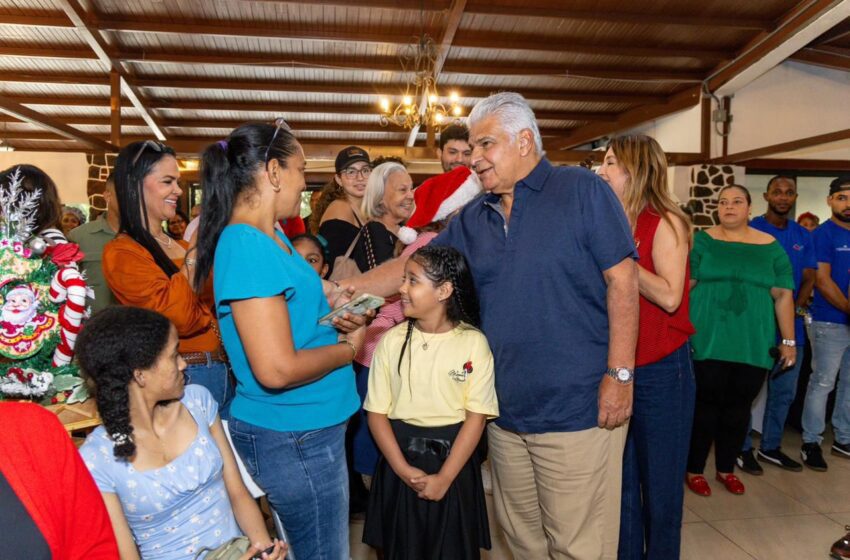  Presidente de la República visita el Bazar “Los Retazos Tienen Magia”