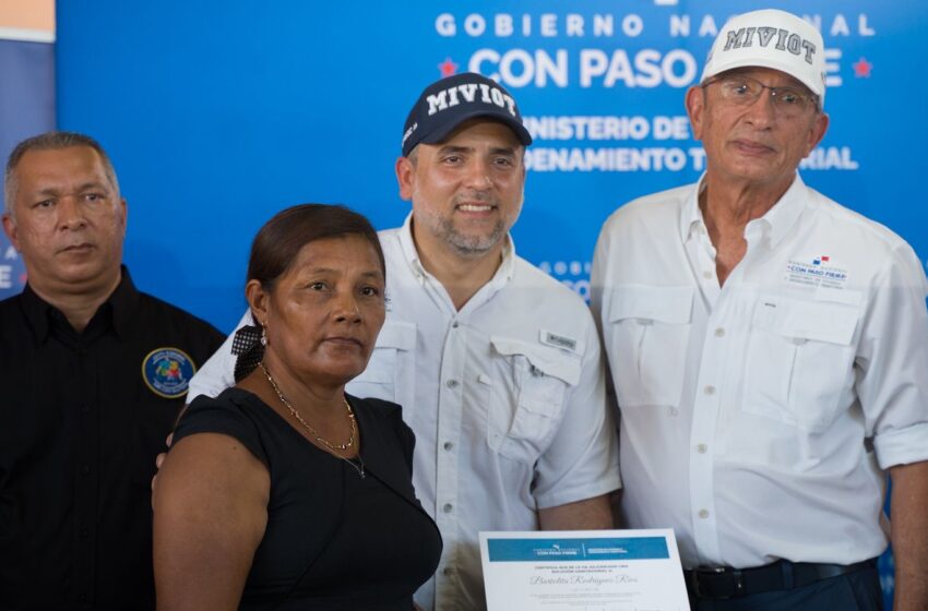  Ministro Jované anuncia la entrega de 2,500 viviendas a familias de bajos ingresos en todo el país