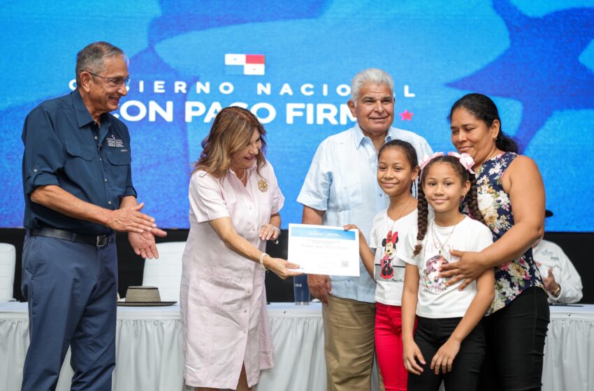  Presidente Mulino entrega viviendas de interés social a 150 familias de la provincia de Herrera