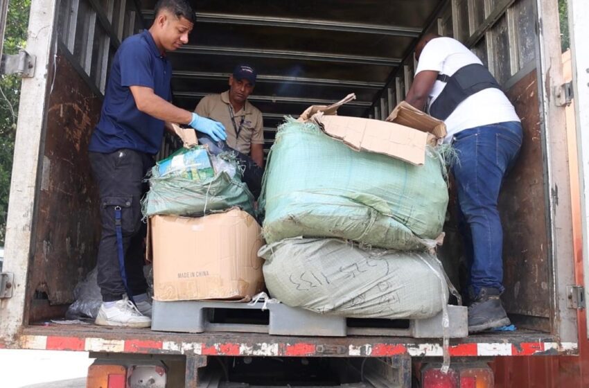 Aduanas destruye medicamentos y alimentos decomisados por representar riesgo sanitario