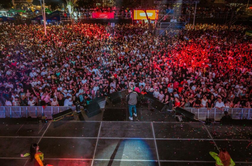  Multitudinaria asistencia marca la tercera noche del Festival Carnavalístico con espectáculo de talla internacional