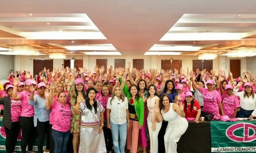  Yanibel Ábrego impulsa el liderazgo femenino con un llamado firme a participar en la política