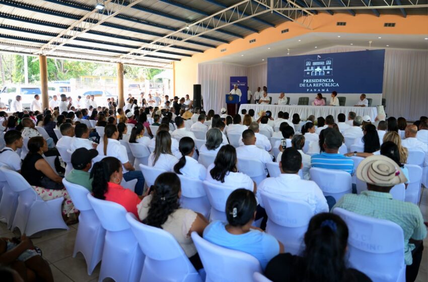  Presidente Mulino da inicio a la construcción de vías en El Valle de Antón, Gorgona y San Carlos