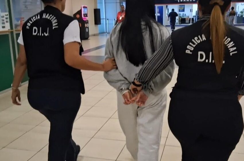  Mujer buscada por triple homicidio es aprehendida en el Aeropuerto de Tocumen tras arribar de EE.UU.