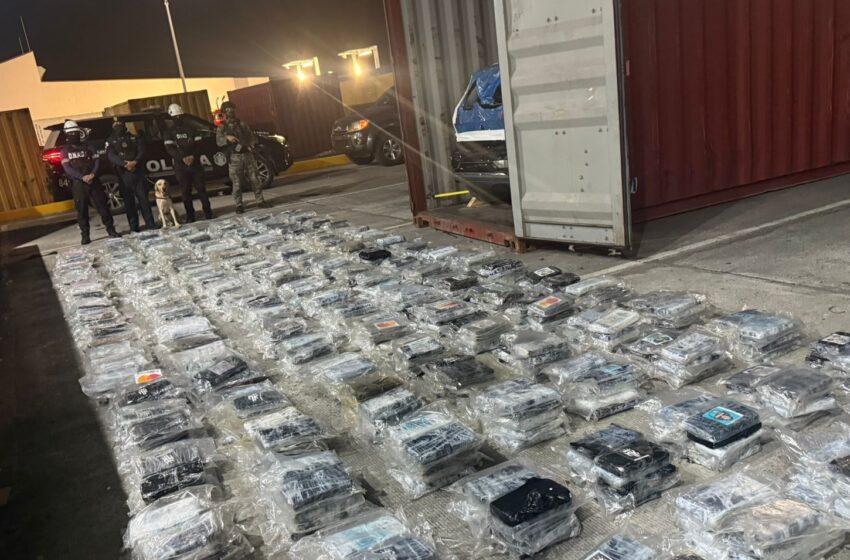  Policía Nacional decomisa 1,251 paquetes de presunta droga en puerto de Colón