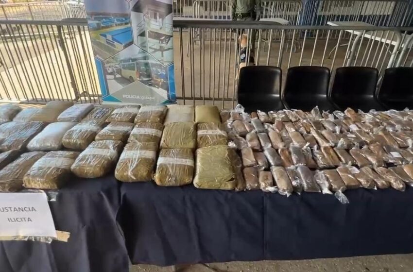  Policía frustra ingreso de armas, drogas y artículos prohibidos al penal La Joyita