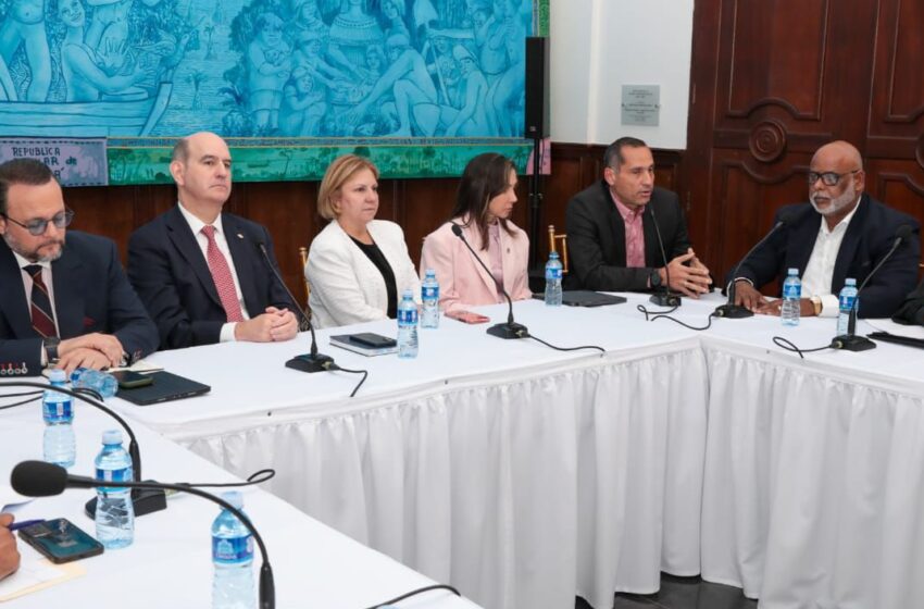  Gobierno y transportistas avanzan en mecanismo para mitigar impacto del alza del combustible