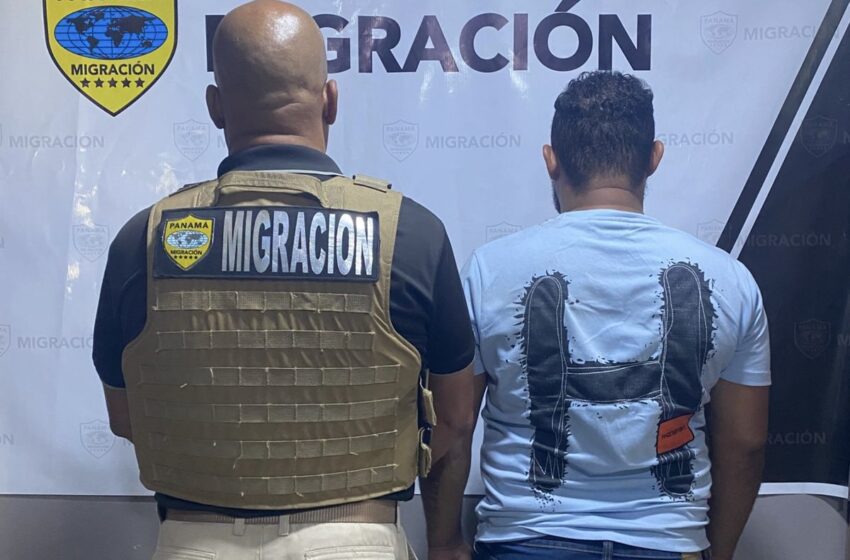  Migración aprehende a ciudadano panameño por tráfico ilícito de migrantes y uso de documentos falsos en Guabalá