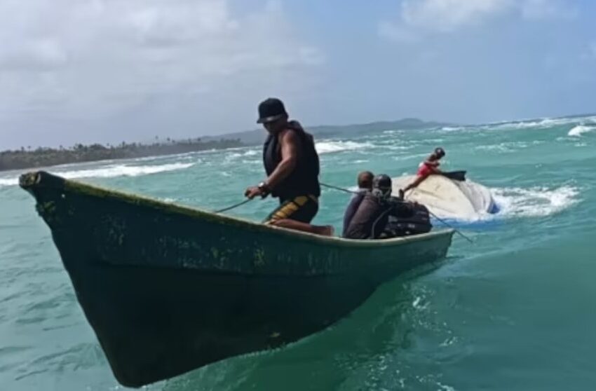  Rescatan a 16 personas tras quedar a la deriva embarcación en Guna Yala