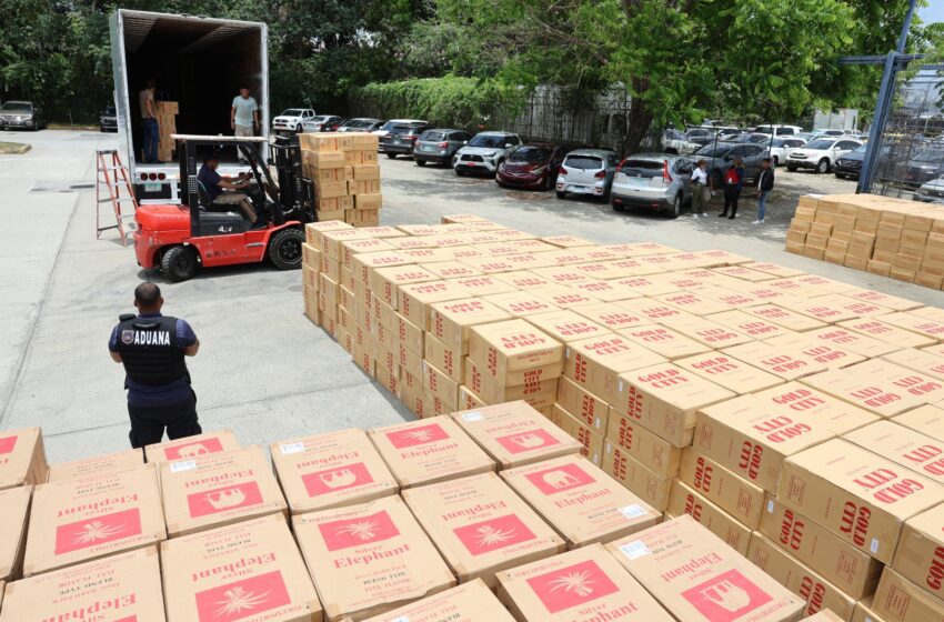  Operación Río golpea al contrabando: Aduanas incauta cargamento millonario de cigarrillos ilegales