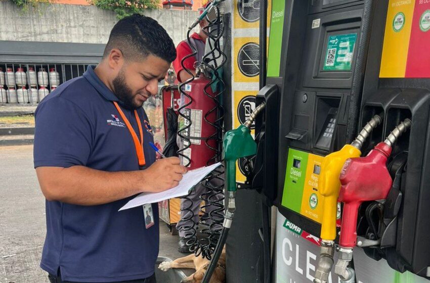  Acodeco realiza operativo nacional para verificar precios y despacho de combustible en estaciones de servicio